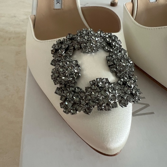 Manolo Blahnik Hangisli White Slingback Pump Wedding 70mm Size 39.5 - NEW IN BOX - Picture 5 of 12